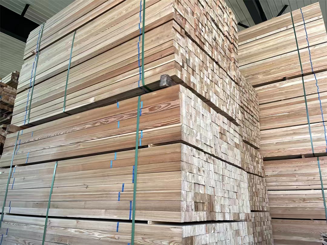 Solutions d'application du cerclage PET dans l'industrie du bois